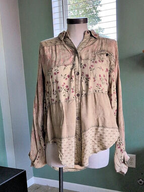 Young Threads Floral Embroidered Button Down in Beige & Pink Size Medium